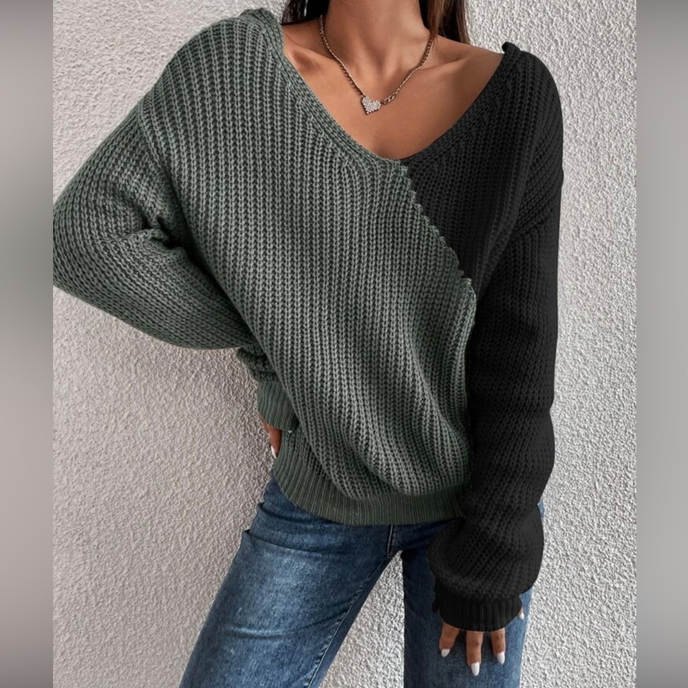 SHEIN- Two-tone V back sweater - S (4)